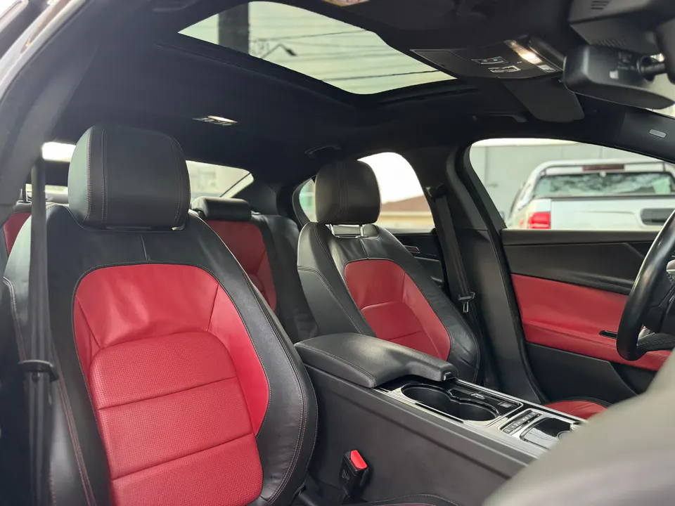 Jaguar XE 2017 — foto 14