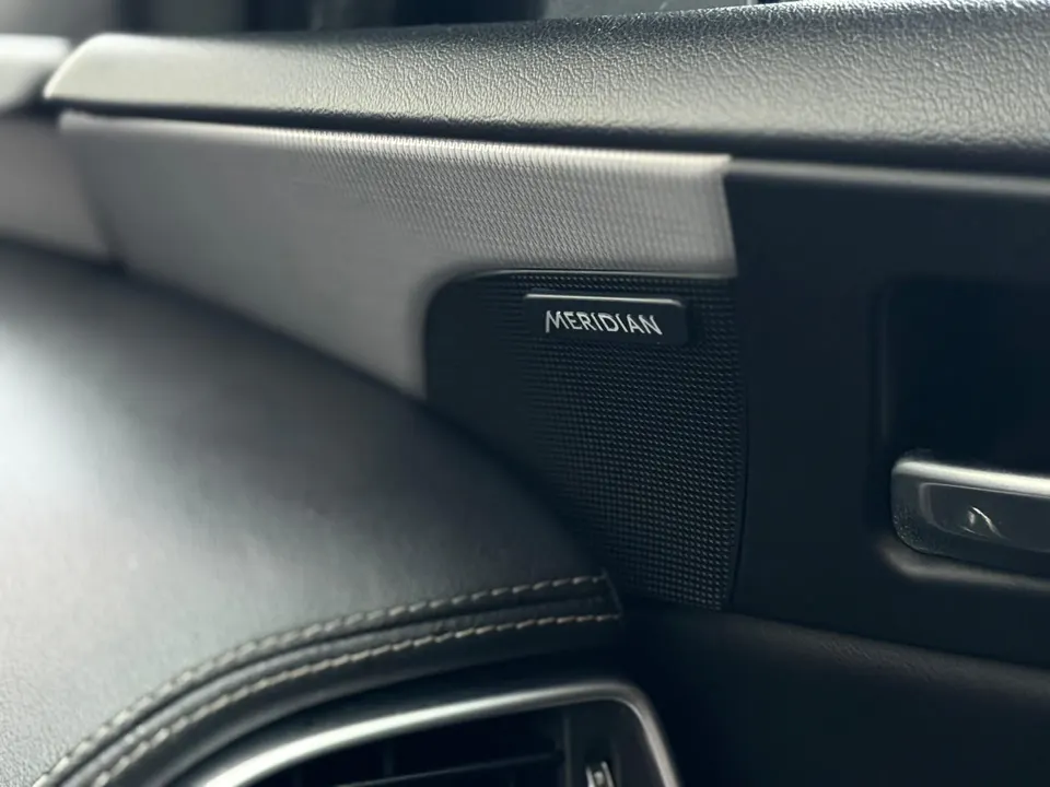 Jaguar XE 2017 — foto 9