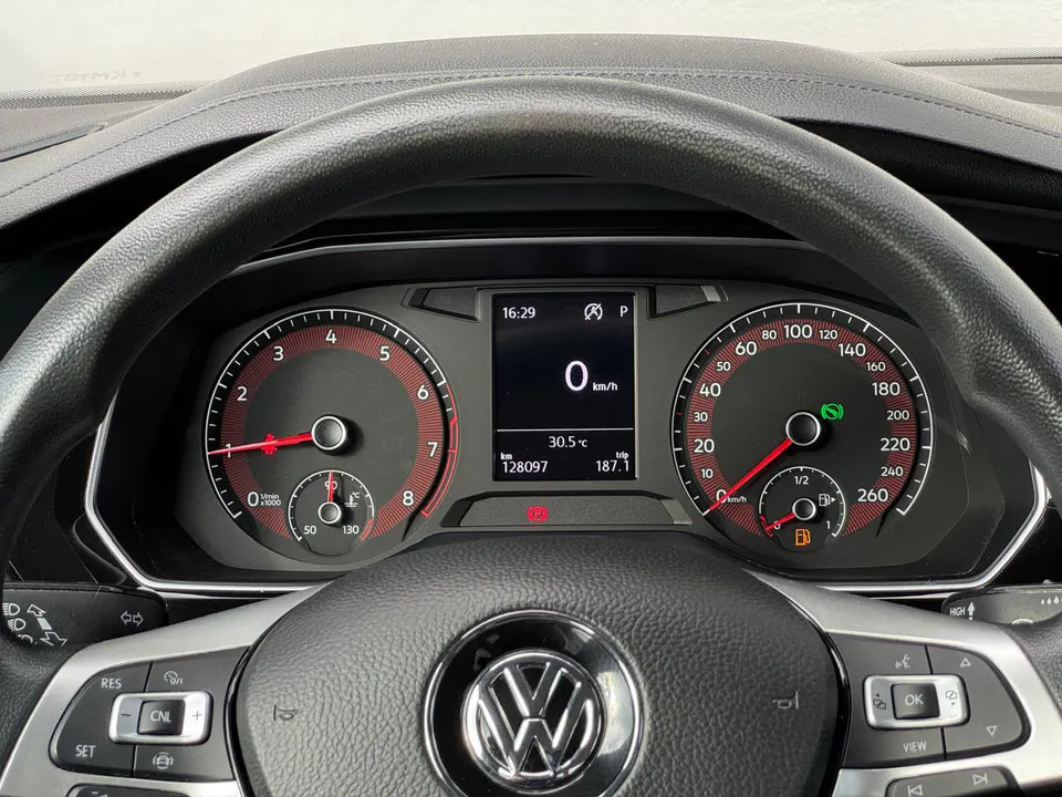 Volkswagen Jetta 2019 — foto 15