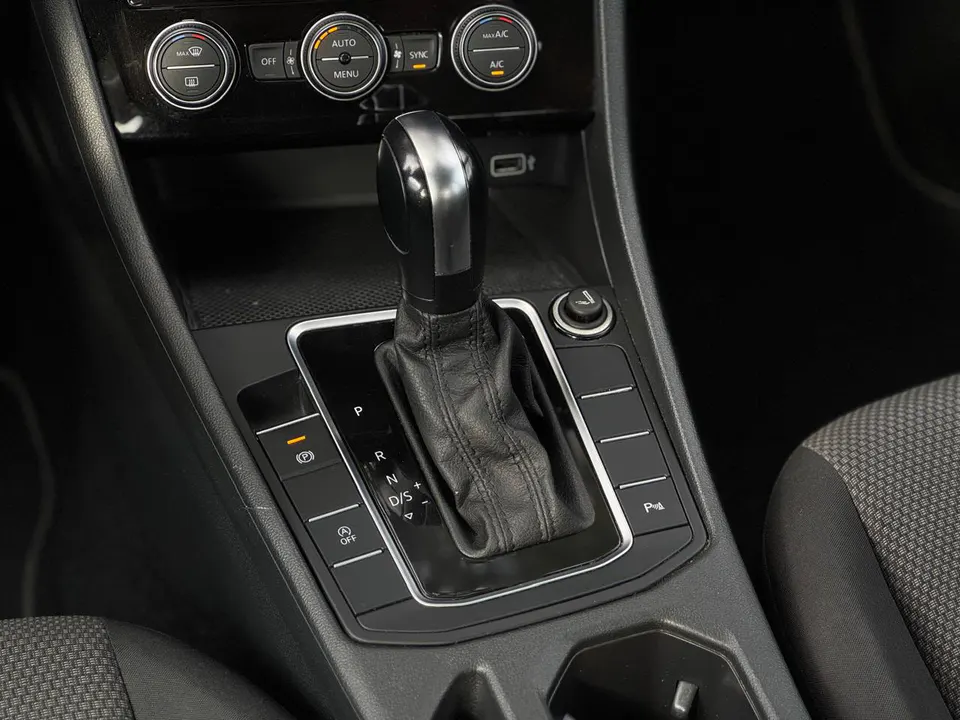 Volkswagen Jetta 2019 — foto 17