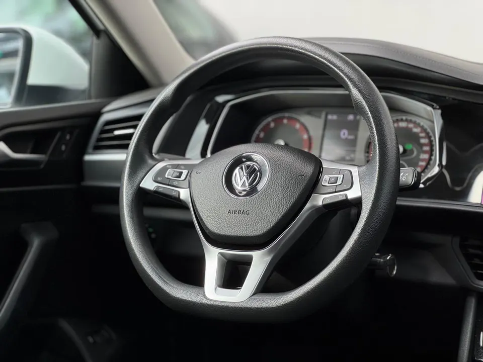Volkswagen Jetta 2019 — foto 12
