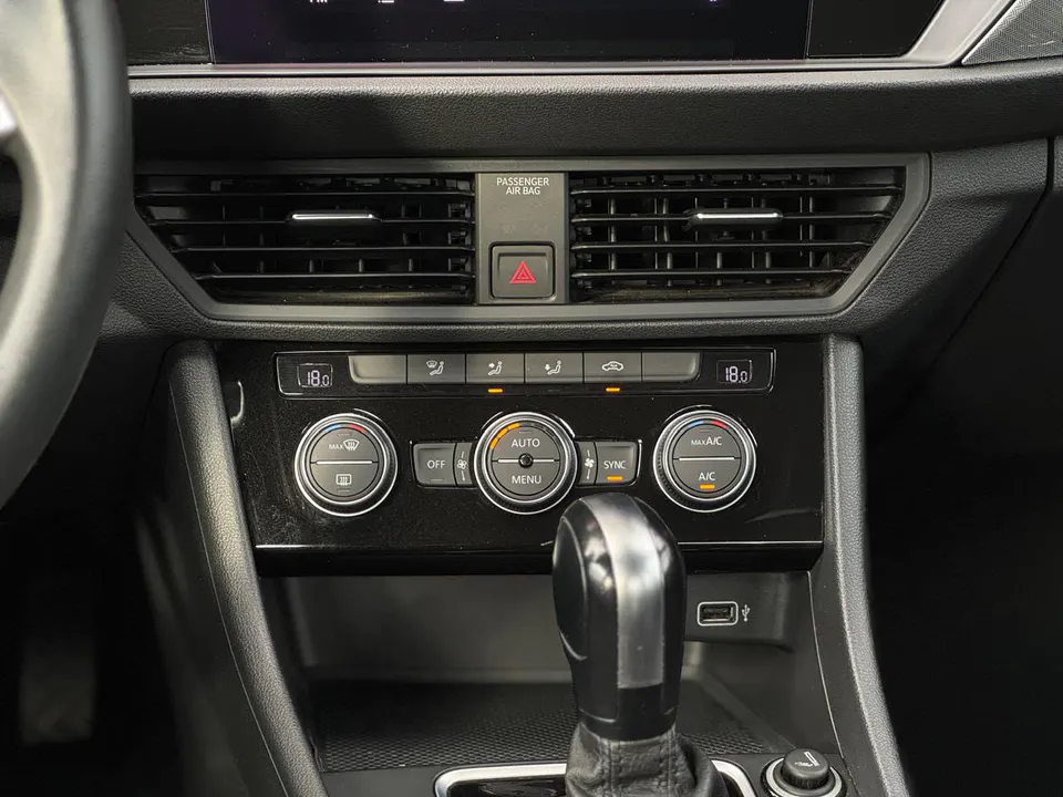 Volkswagen Jetta 2019 — foto 16