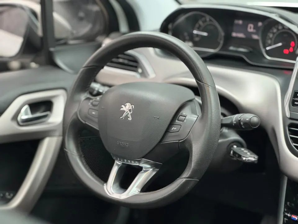 Peugeot 208 2018 — foto 13