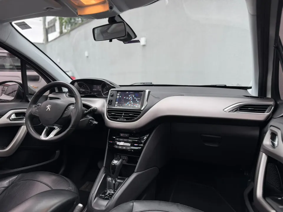 Peugeot 208 2018 — foto 12