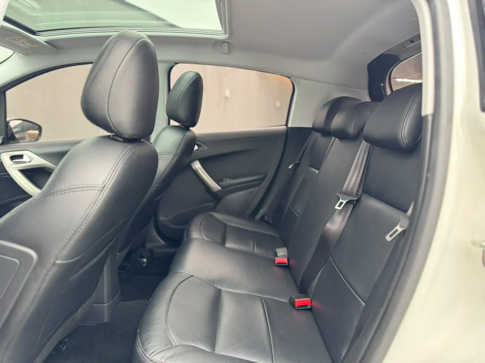 Peugeot 208 2018 — foto 18