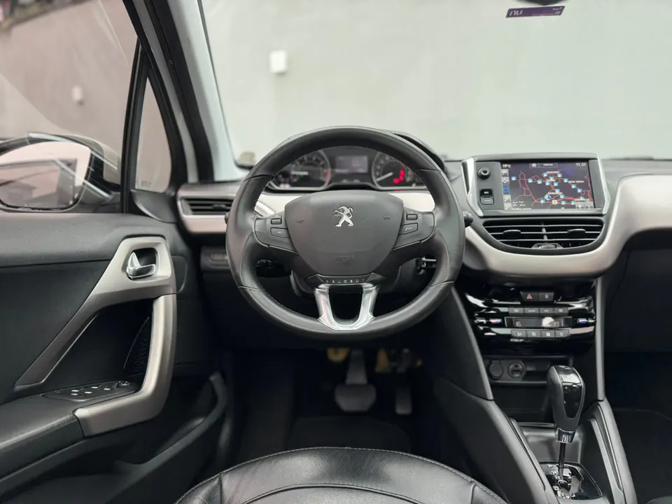 Peugeot 208 2018 — foto 15