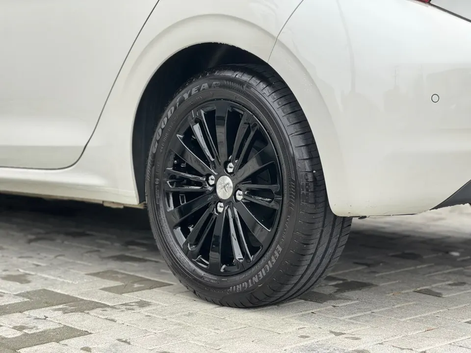 Peugeot 208 2018 — foto 9