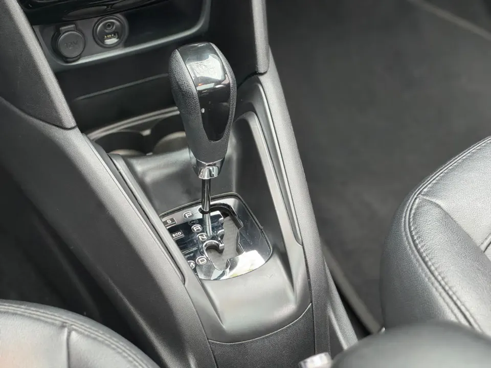 Peugeot 208 2018 — foto 14