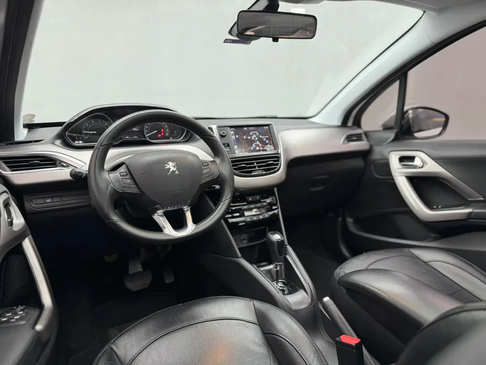 Peugeot 208 2018 — foto 16